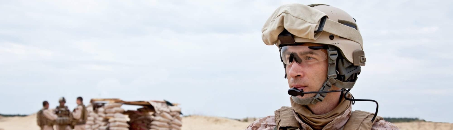 soldier.desert-1 Solider in the field assessing the horizon